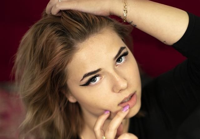 stilvolle-lady-sucht-gentleman-fur-sinnliches-treffen-big-0